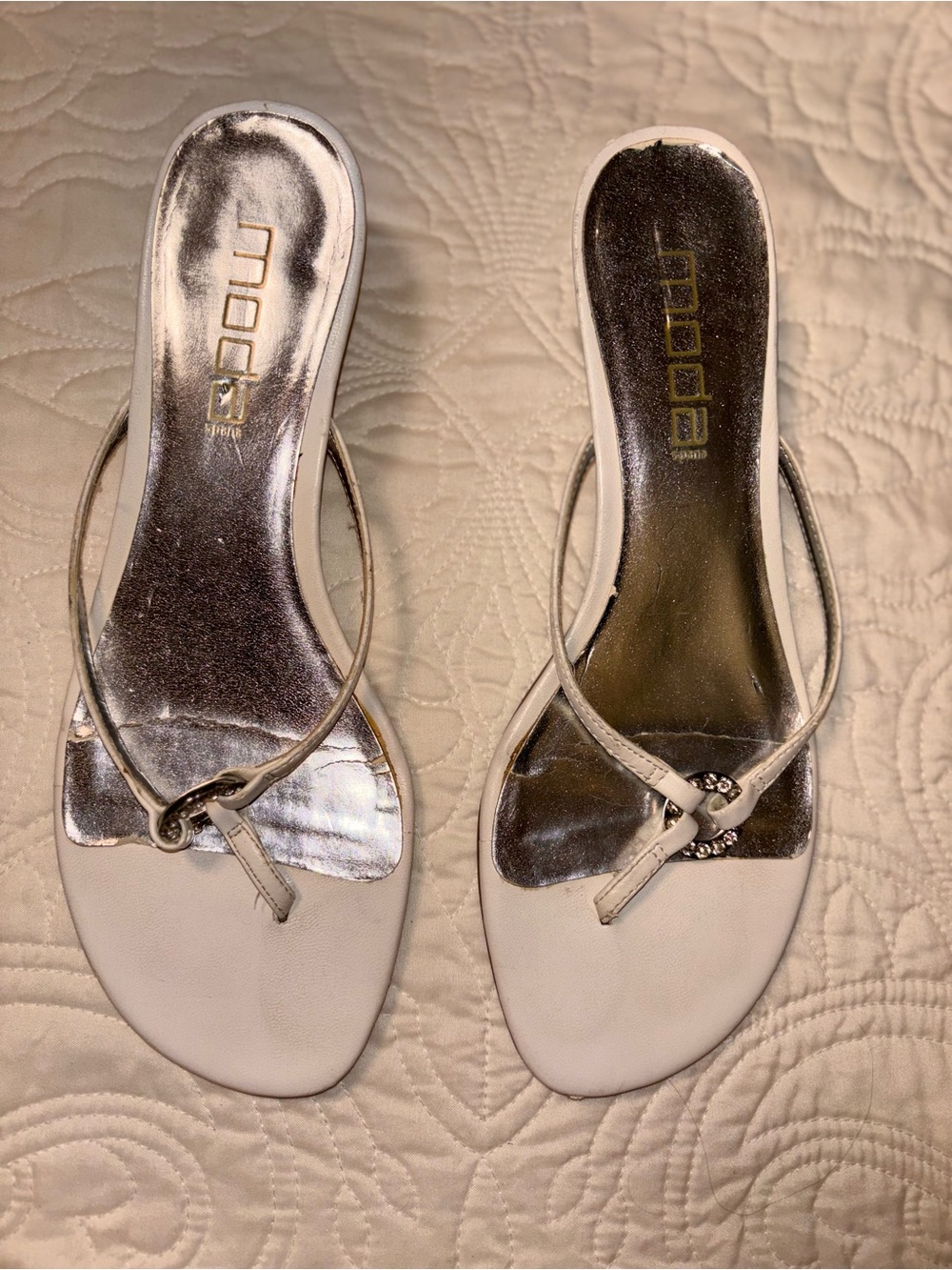 Y2K Moda Spana White Kitten Heel With Rhinestone Detail - Picture 2 of 10